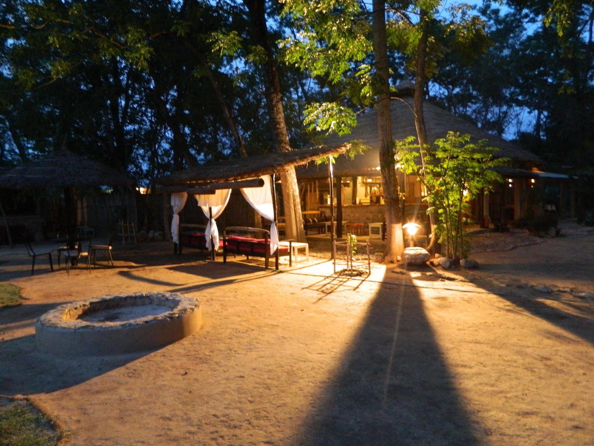 Machan Country Villa Kumarwarti Екстериор снимка